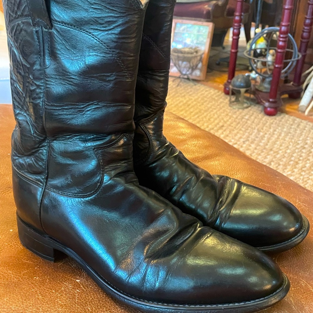 Very nice pair of men’s, Justin black leather roper boots, cowboy size 9.5